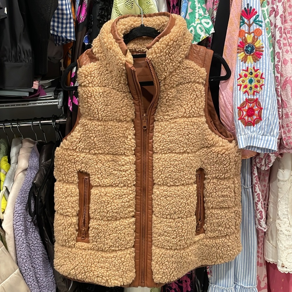 Tuckernuck Reversible Beckham Vest - Picture 2 of 6